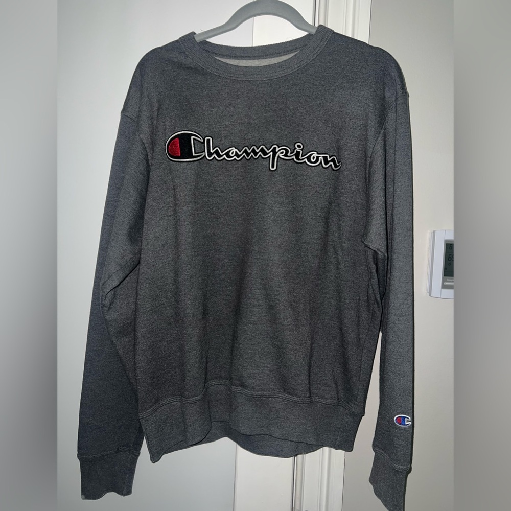 Champion crewneck size medium